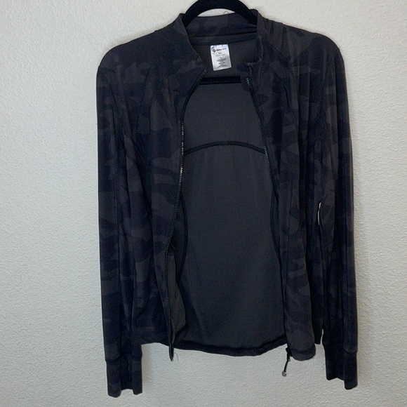 Large active jacket - Picture 2 of 6